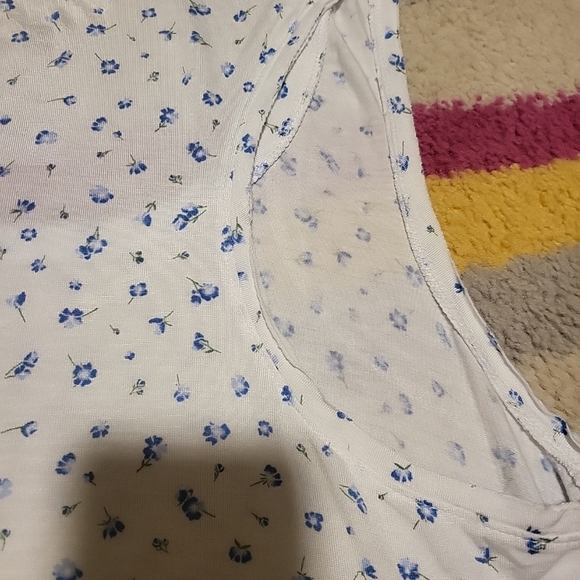 NWT Juniors Medium So The Favorite Scoopneck Tank Top Floral Print Comfy Pretty! - Picture 6 of 7